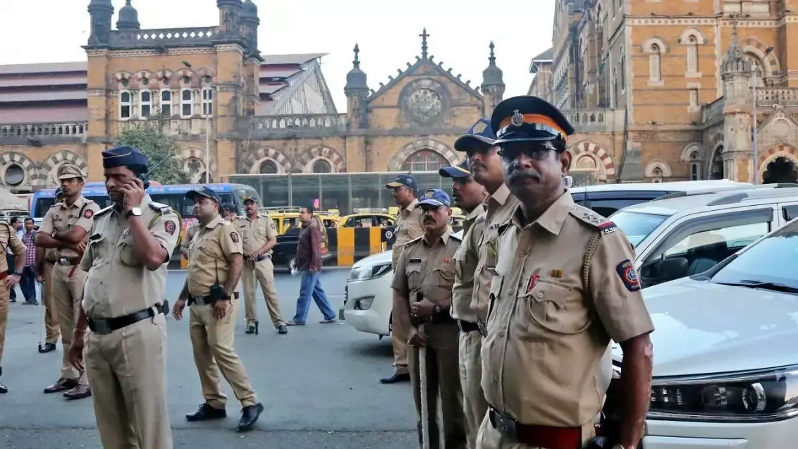 Mumbai: 15 हजार पुलिसकर्मियों की भर्ती पर महाराष्ट्र सरकार ने लगाई मुहर Mumbai: 15 हजार पुलिसकर्मियों की भर्ती पर महाराष्ट्र सरकार ने लगाई मुहर