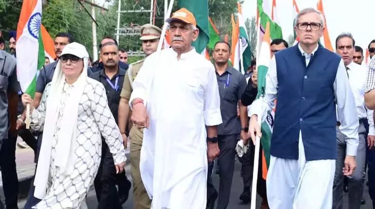 J&K के मुख्यमंत्री उमर अब्दुल्ला, उपराज्यपाल मनोज सिन्हा तिरंगा यात्रा में शामिल J&K के मुख्यमंत्री उमर अब्दुल्ला, उपराज्यपाल मनोज सिन्हा तिरंगा यात्रा में शामिल