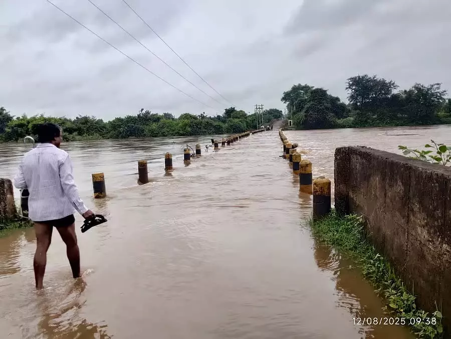Kalaburagi : चंद्रमपल्ली नागराला जलाशय से पानी छोड़ा गया Kalaburagi : चंद्रमपल्ली नागराला जलाशय से पानी छोड़ा गया