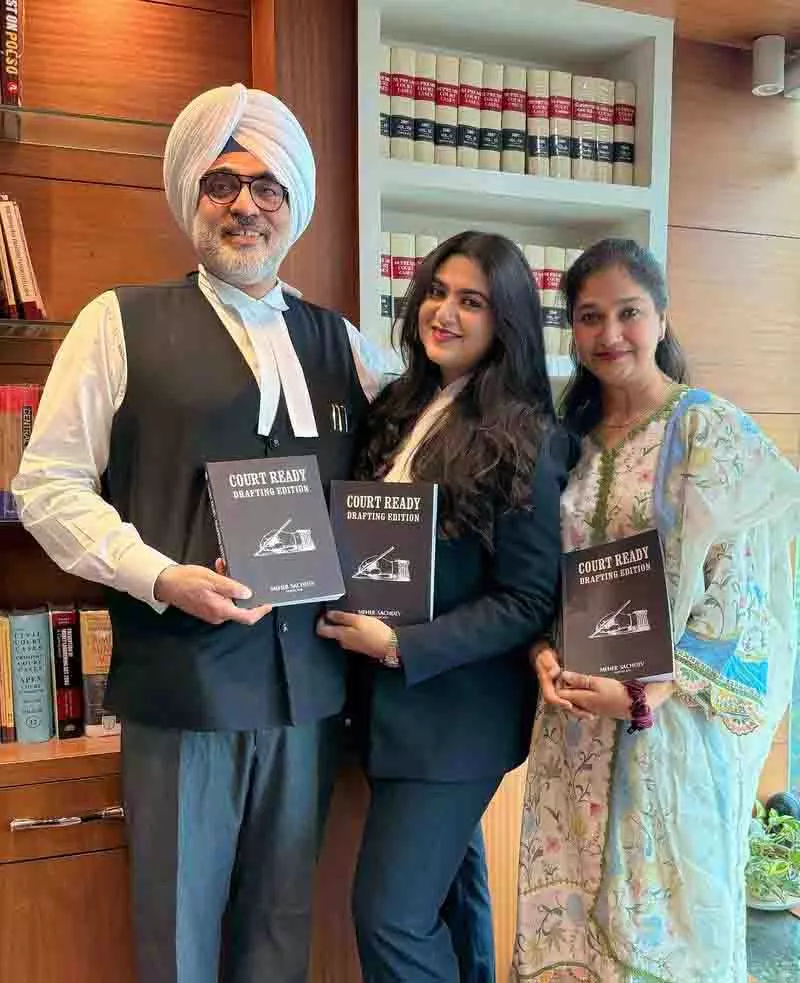 Jalandhar: युवा वकील ने शुरुआती लोगों के लिए व्यावहारिक ड्राफ्टिंग गाइड लिखी Jalandhar: युवा वकील ने शुरुआती लोगों के लिए व्यावहारिक ड्राफ्टिंग गाइड लिखी