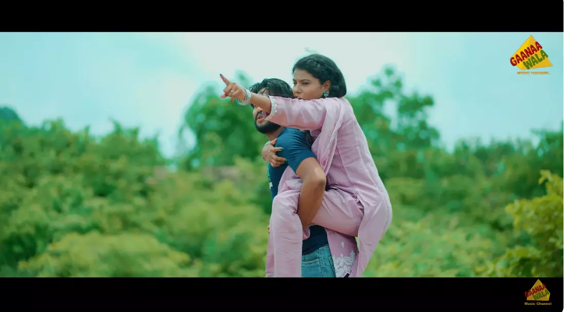आजारे दीवाना TEASER : गाने में मोहब्बत, जुदाई और देशभक्ति का अनोखा संगम आजारे दीवाना TEASER : गाने में मोहब्बत, जुदाई और देशभक्ति का अनोखा संगम