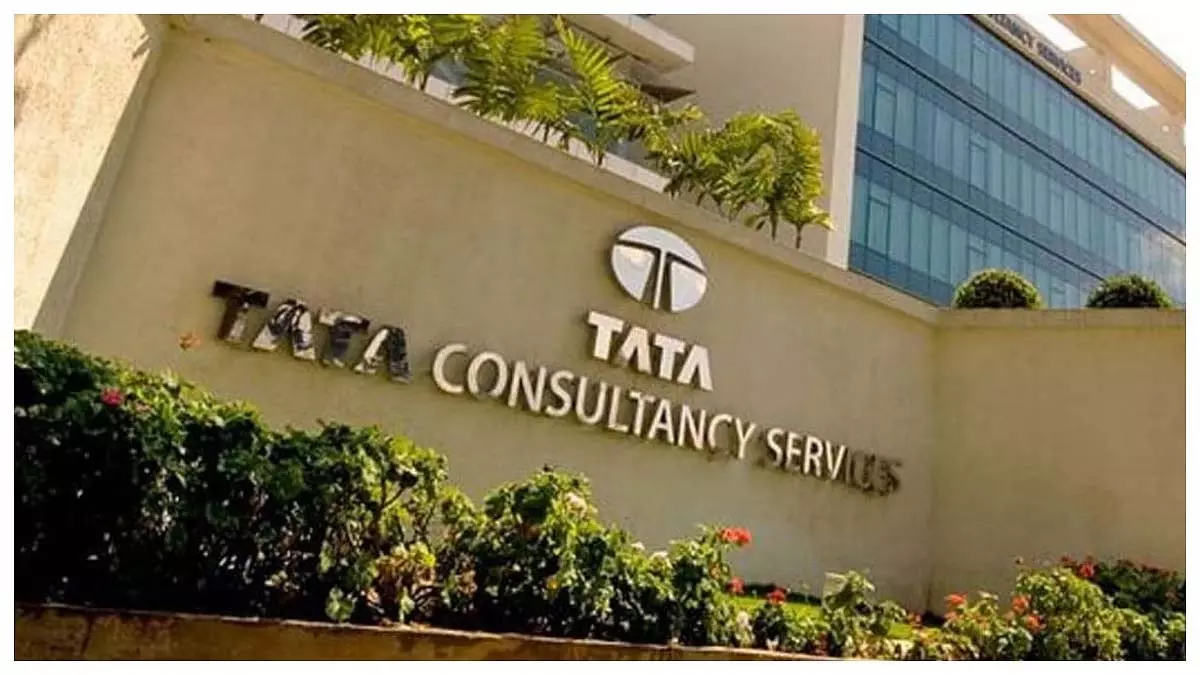 IT सेक्टर में संकट, कर्मचारियों को वेतन में कटौती और सेवानिवृत्ति का डर IT सेक्टर में संकट, कर्मचारियों को वेतन में कटौती और सेवानिवृत्ति का डर