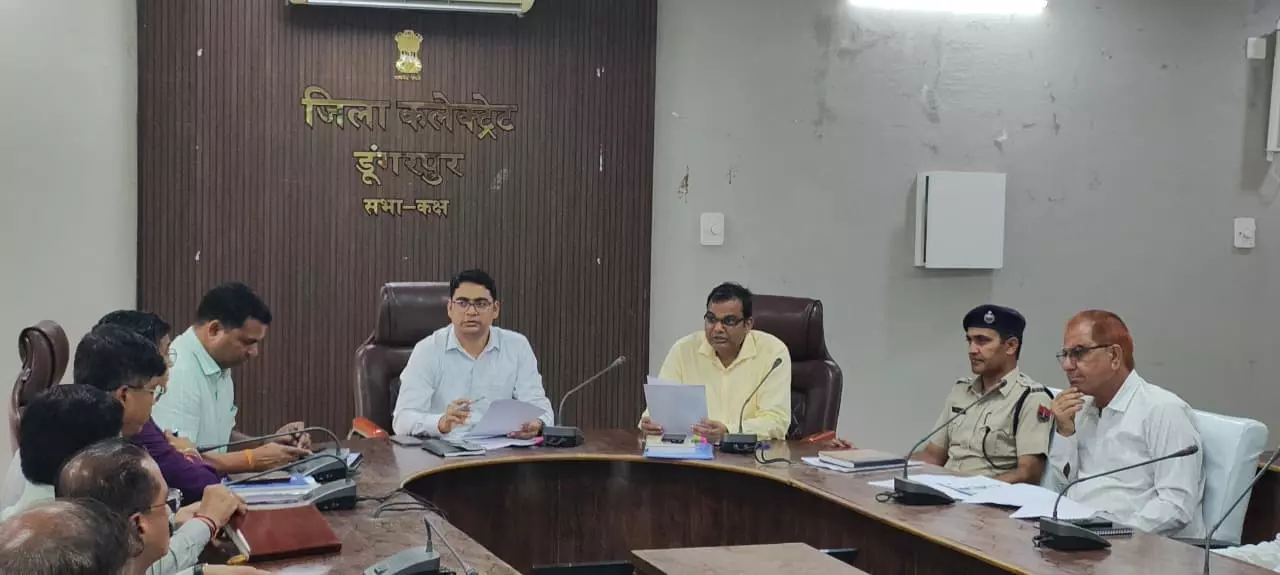 Dungarpur: जिला कलेक्टर ने ली साप्ताहिक समीक्षा बैठक Dungarpur: जिला कलेक्टर ने ली साप्ताहिक समीक्षा बैठक