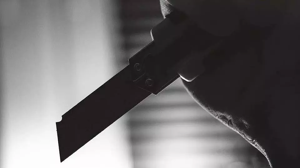 Bhopal: मदरसा छात्र और पिता ने दोस्त पर पेपर कटर से किया हमला Bhopal: मदरसा छात्र और पिता ने दोस्त पर पेपर कटर से किया हमला