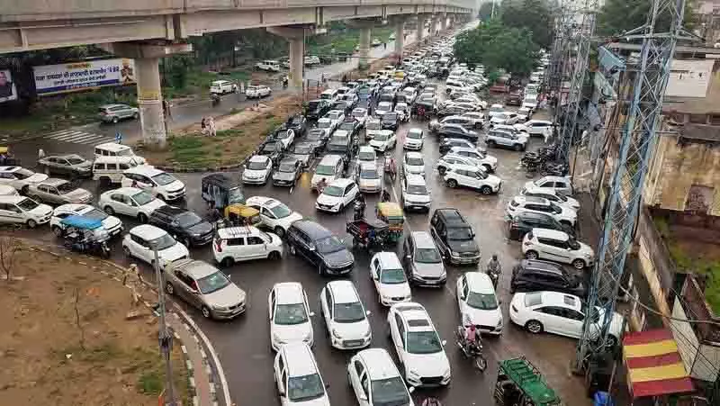 Ludhiana: वर्षों की उपेक्षा और खराब समन्वय के कारण शहर की यातायात समस्या और भी बदतर हो गई Ludhiana: वर्षों की उपेक्षा और खराब समन्वय के कारण शहर की यातायात समस्या और भी बदतर हो गई
