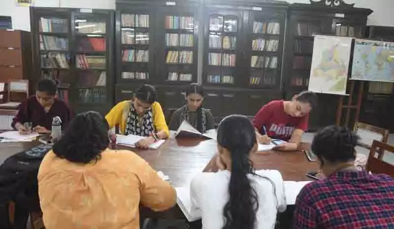 SCD कॉलेज लाइब्रेरी ने शाम के छात्रों के लिए अपने दरवाजे खोले SCD कॉलेज लाइब्रेरी ने शाम के छात्रों के लिए अपने दरवाजे खोले