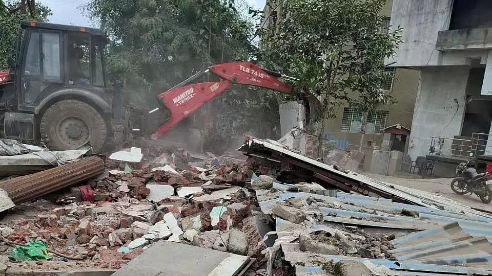 PCMC ने मुंबई-बेंगलुरु राष्ट्रीय राजमार्ग पर अतिक्रमण हटाया PCMC ने मुंबई-बेंगलुरु राष्ट्रीय राजमार्ग पर अतिक्रमण हटाया