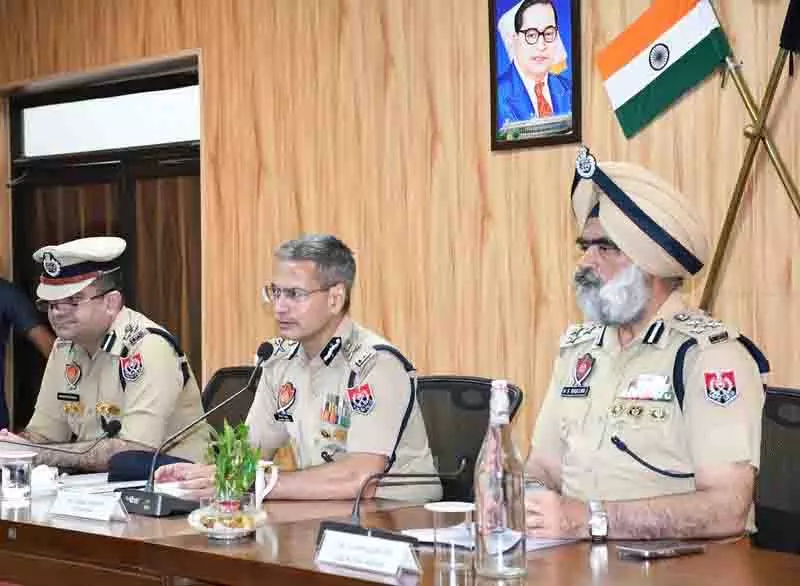 स्वतंत्रता दिवस समारोह से पहले DGP ने आतंकवाद निरोधी रणनीतियों का जायजा लिया स्वतंत्रता दिवस समारोह से पहले DGP ने आतंकवाद निरोधी रणनीतियों का जायजा लिया