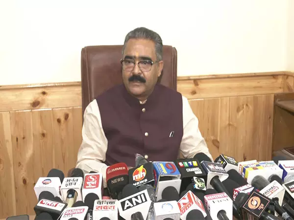 हिमाचल के पूर्व मंत्री बिक्रम ठाकुर ने पेखुबेला सौर संयंत्र परियोजना को लेकर Sukhu सरकार की आलोचना की हिमाचल के पूर्व मंत्री बिक्रम ठाकुर ने पेखुबेला सौर संयंत्र परियोजना को लेकर Sukhu सरकार की आलोचना की