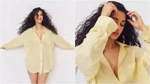 Disha Patani : ओवरसाइज़्ड शर्ट को बनाया सेक्सी Disha Patani : ओवरसाइज़्ड शर्ट को बनाया सेक्सी