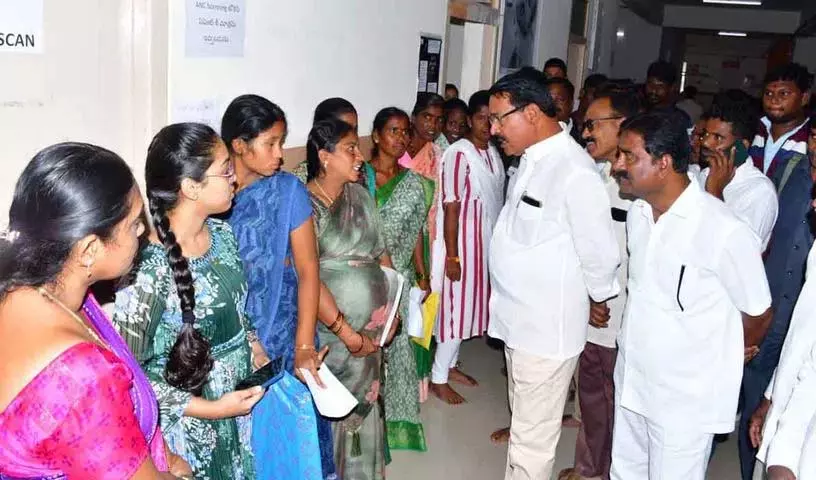 कांग्रेस ने गरीबों का स्वास्थ्य बर्बाद कर दिया है: पूर्व मंत्री Niranjan Reddy कांग्रेस ने गरीबों का स्वास्थ्य बर्बाद कर दिया है: पूर्व मंत्री Niranjan Reddy