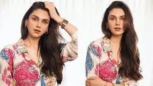 Aditi Rao Hydari : फैन्स का दिन बनाया, भले ही थीं जल्दी में Aditi Rao Hydari : फैन्स का दिन बनाया, भले ही थीं जल्दी में