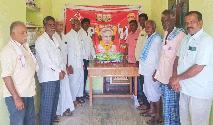 Sitaram Yechury एक योद्धा हैं जो कट्टरपंथी एजेंडे के खिलाफ खड़े हुए Sitaram Yechury एक योद्धा हैं जो कट्टरपंथी एजेंडे के खिलाफ खड़े हुए