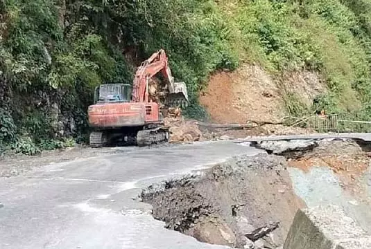 पहाड़ी इलाकों में हड़प्पा वन को लेकर अलर्ट, NH-10 की हालत खराब पहाड़ी इलाकों में हड़प्पा वन को लेकर अलर्ट, NH-10 की हालत खराब