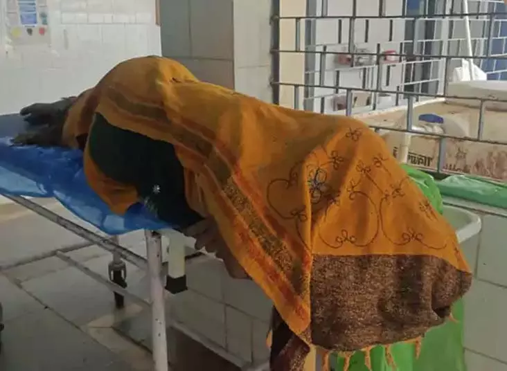 गर्भवती महिला की मौत: महतारी एक्सप्रेस में मेडिकल टीम की कमी उजागर गर्भवती महिला की मौत: महतारी एक्सप्रेस में मेडिकल टीम की कमी उजागर
