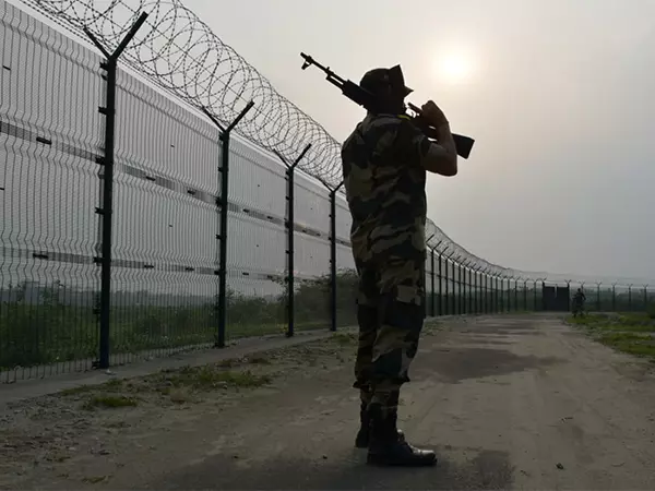 BSF ने मेघालय में भारत-बांग्लादेश सीमा पर ऑपरेशन अलर्ट किया शुरू BSF ने मेघालय में भारत-बांग्लादेश सीमा पर ऑपरेशन अलर्ट किया शुरू