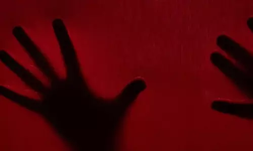तैराकी सेंटर में गैंगरेप, 2 बच्चियां दरिंदों का शिकार बनी