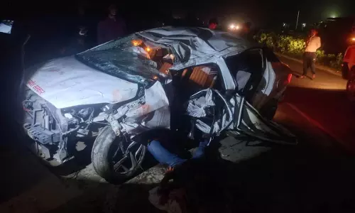 अधिकारी अपने दोस्तों संग निकले थे बर्थडे पार्टी मनाने, हादसे में 3 की मौत