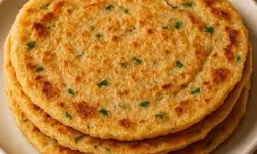 Sooji Makhana Paratha Recipe: सूजी और मखाने से बना स्वादिष्ट और सेहतमंद पराठा