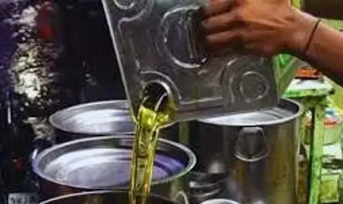 Rajasthan: नकली तेल का भंडाफोड़, 25 टिन जब्त Rajasthan: नकली तेल का भंडाफोड़, 25 टिन जब्त