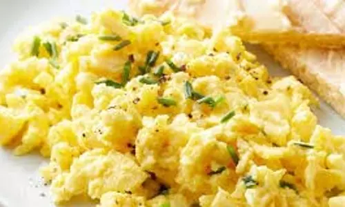 Scrambled Eggs Recipe: बढ़ाएँ स्वादिष्ट नाश्ते का स्वाद Scrambled Eggs Recipe: बढ़ाएँ स्वादिष्ट नाश्ते का स्वाद