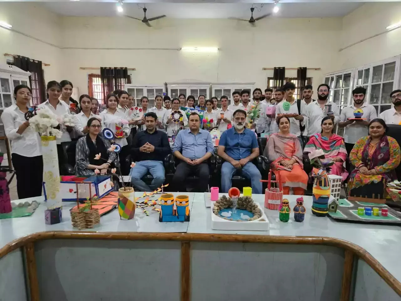 Jammu: जूलॉजी विभाग ने बेस्ट फ्रॉम वेस्ट पर किया जागरूकता कार्यक्रम Jammu: जूलॉजी विभाग ने बेस्ट फ्रॉम वेस्ट पर किया जागरूकता कार्यक्रम