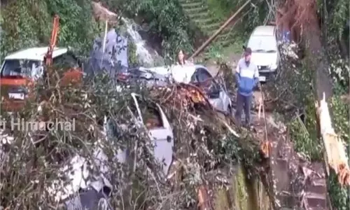 Shimla: बारिश ने मचाई तबाही, वाहन और सड़कें बंद