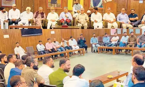 डॉ. फारूक ने एनसी युवा नेताओं को शहरी और पंचायत चुनावों के लिए तैयार रहने को कहा