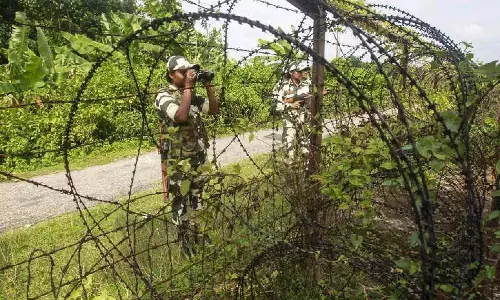 BSF ने सीमा पार से बंगाल के ग्रामीण को बचाया, बांग्लादेशी घुसपैठिए को पकड़ा