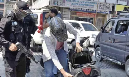 स्वतंत्रता दिवस समारोह: पूरे कश्मीर में सुरक्षा कड़ी कर दी गई
