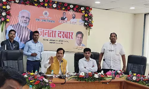 मंत्री ने शिकायतों के बीच BMC की 30 साल पुरानी शौचालय अनुबंध प्रणाली को रद्द करने का आग्रह किया