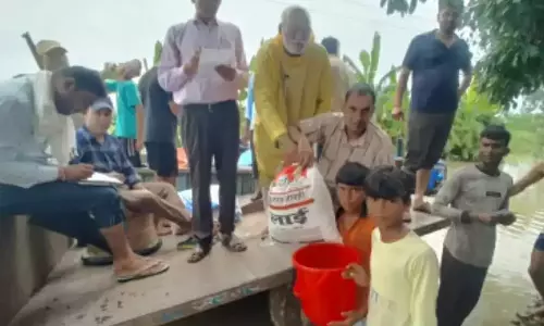 Bijnor: प्रशासन ने बाढ़ प्रभावित 12,501 लोगों को राहत किटें दीं