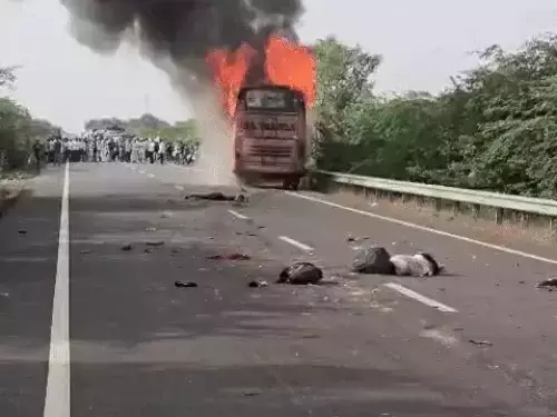 Jalore: तेज रफ्तार बस हादसे में दो जातरुओं की बाइक कुचली