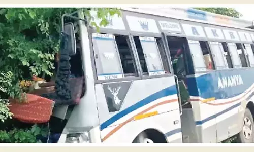 रियासी में बस के फिसलने से 22 लोग घायल
