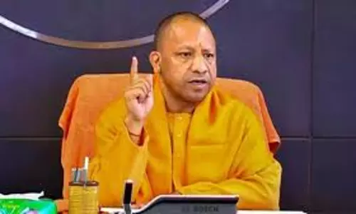 Lucknow: योगी सरकार ने बाढ़ प्रभावितों की मदद तेज की