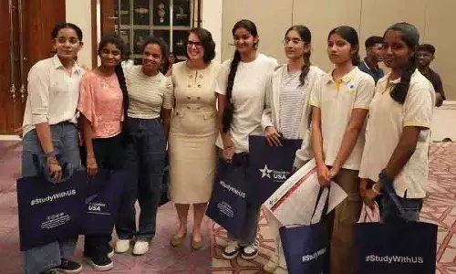 Hyderabad में अमेरिकी विश्वविद्यालय मेले में बड़ी संख्या में छात्र शामिल हुए