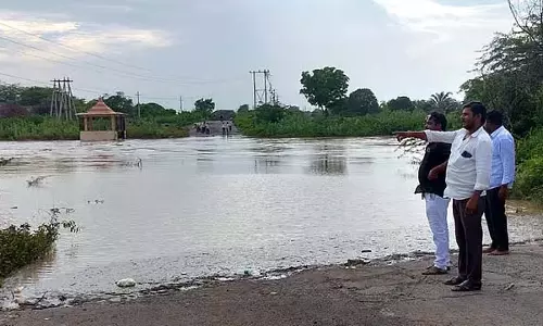 Karnataka : डोनी नदी पर बना ब्रिटिशकालीन पुल बाढ़ में डूब गया
