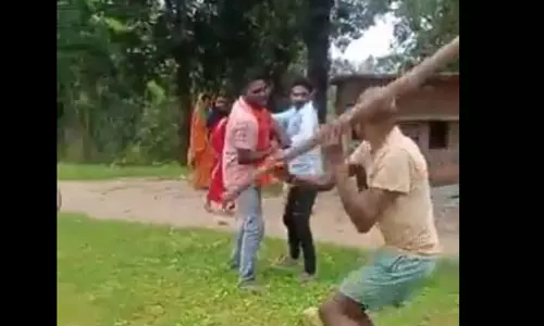 बकरी चोर के शक में दो लड़कों की बेदम पिटाई, वीडियो वायरल