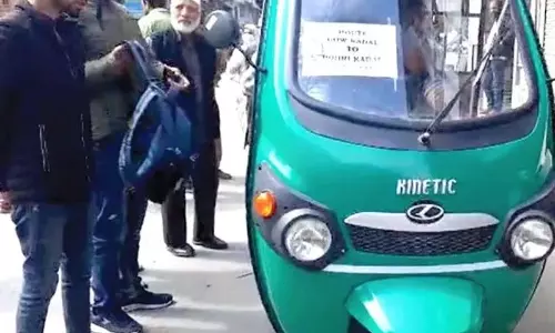 इलेक्ट्रिक तिपहिया वाहन जम्मू-कश्मीर के वाहन क्षेत्र में विकास ला रहे इलेक्ट्रिक तिपहिया वाहन जम्मू-कश्मीर के वाहन क्षेत्र में विकास ला रहे