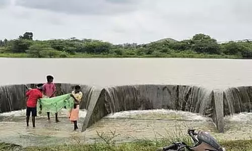 Harapanahalli : दो झीलों में बाढ़, 6 घर क्षतिग्रस्त