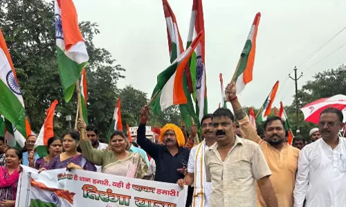 Bhojipura: जिले में तिरंगा यात्रा के स्वागत में बरसे फूल