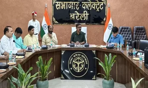 Bareilly: डीएम की बैठक में चुनाव तैयारियों पर मंथन