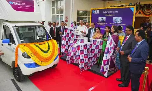 SBI ने विकाराबाद में ग्रामीण विज्ञान प्रयोगशालाओं और एआई शिक्षा के लिए 50 लाख रुपये दान किए SBI ने विकाराबाद में ग्रामीण विज्ञान प्रयोगशालाओं और एआई शिक्षा के लिए 50 लाख रुपये दान किए