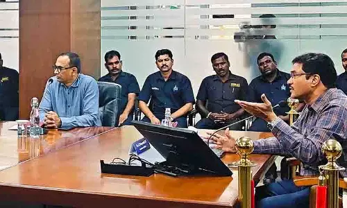 Hyderabad में हाइड्रा कार्यालय पर मार्शल का प्रदर्शन, वेतन कटौती से हल्का तनाव Hyderabad में हाइड्रा कार्यालय पर मार्शल का प्रदर्शन, वेतन कटौती से हल्का तनाव