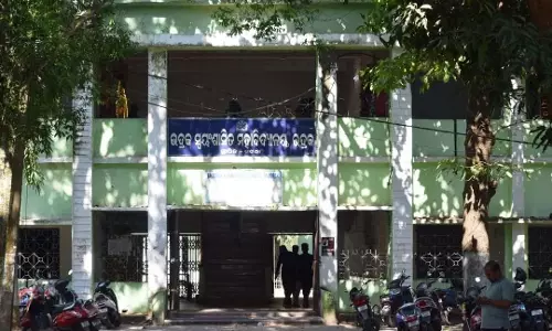 Odisha : भद्रक स्वायत्त कॉलेज के छात्रावास में छात्रा ने आत्महत्या कर ली Odisha : भद्रक स्वायत्त कॉलेज के छात्रावास में छात्रा ने आत्महत्या कर ली