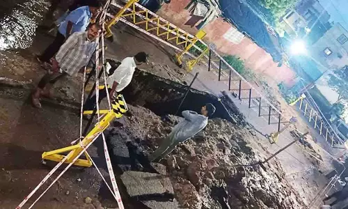 Hyderabad: भारी बारिश के बाद ऑटो नगर में सीवर का मुख्य हिस्सा ढह गया, मरम्मत जारी
