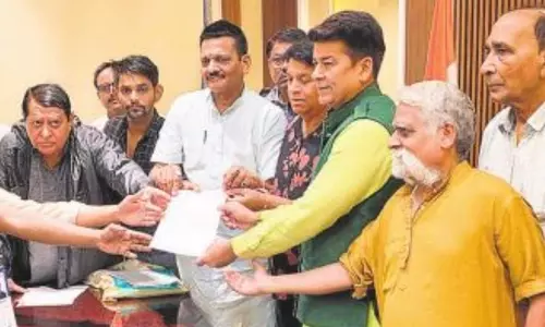 Bareilly: दुकानदारों ने जर्जर दुकानों की मरम्मत के लिए उठाई आवाज Bareilly: दुकानदारों ने जर्जर दुकानों की मरम्मत के लिए उठाई आवाज