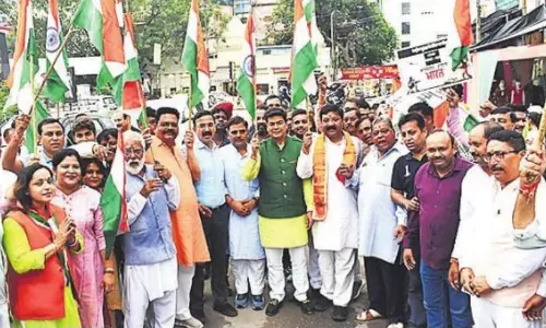 Bareilly: आज़ादी के जश्न में भाजपा महानगर इकाई की तिरंगा यात्रा Bareilly: आज़ादी के जश्न में भाजपा महानगर इकाई की तिरंगा यात्रा