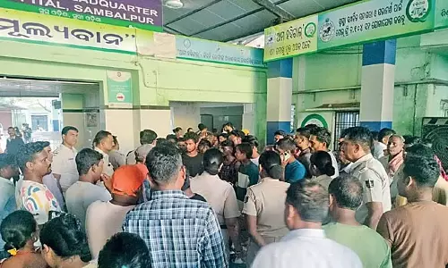 Sambalpur में बिजली का खंभा 12 साल के बच्चे पर गिरा, मौके पर ही मौत