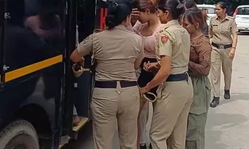ट्रांसजेंडर भीड़ ने पुलिसकर्मियों पर किया हमला, अस्पताल में मची तोड़फोड़